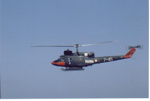 elicottero Ab 212 as in volo adestrativo