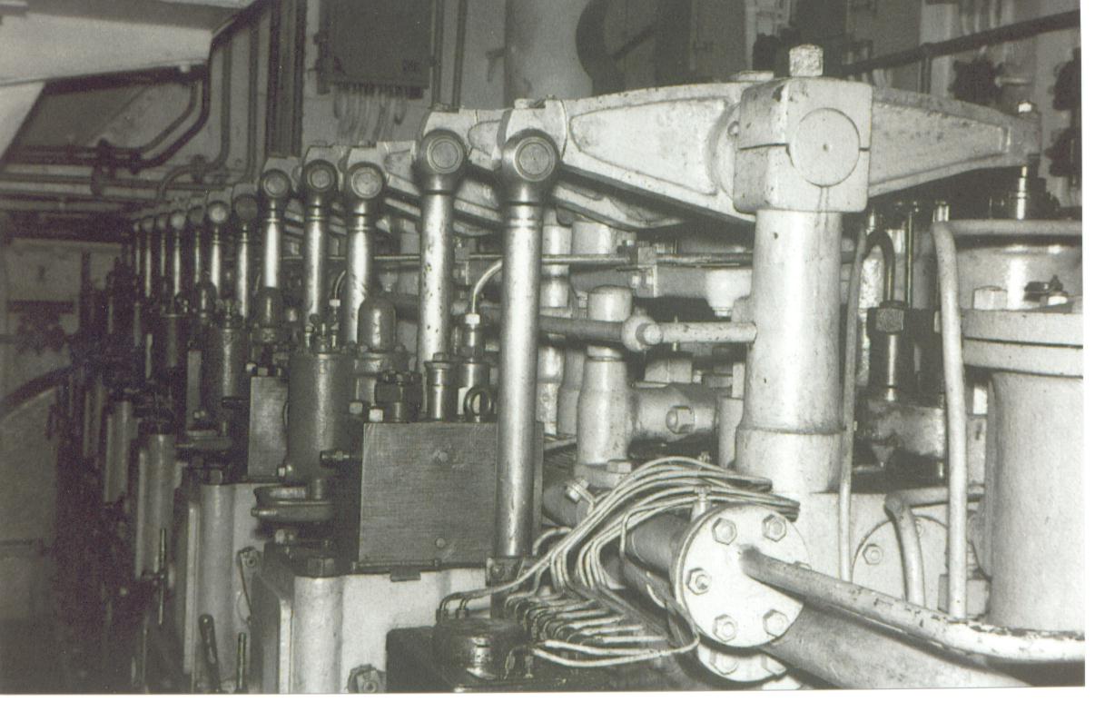 sala macchine (motore termico principale di Sn 2400 Hp