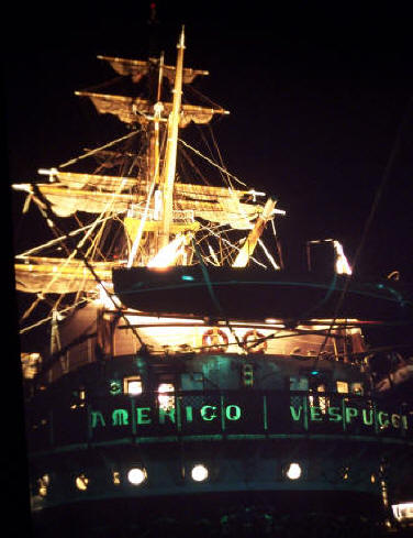 Vespucci in notturna in Arsenale a La Spezia                       (Premere per sull'immagine tornare indietri)